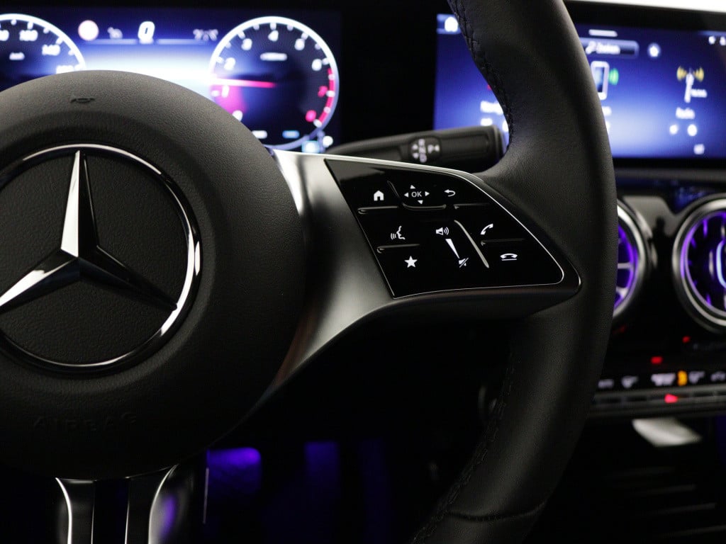 Mercedes-Benz Cla shooting brake 180 star edition luxury line | trekhaak | 