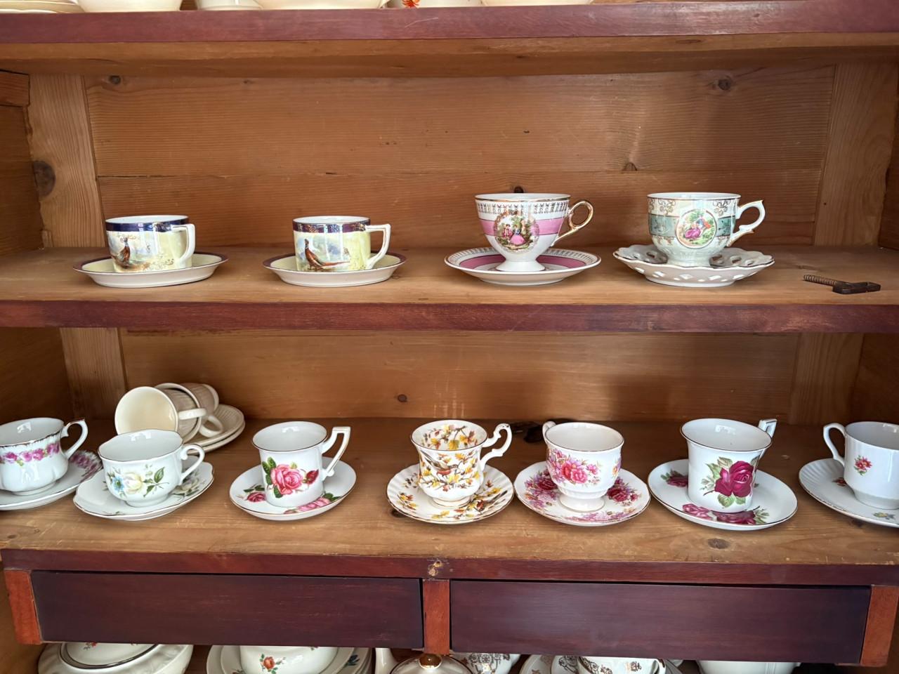 Antiek servies alles samen!