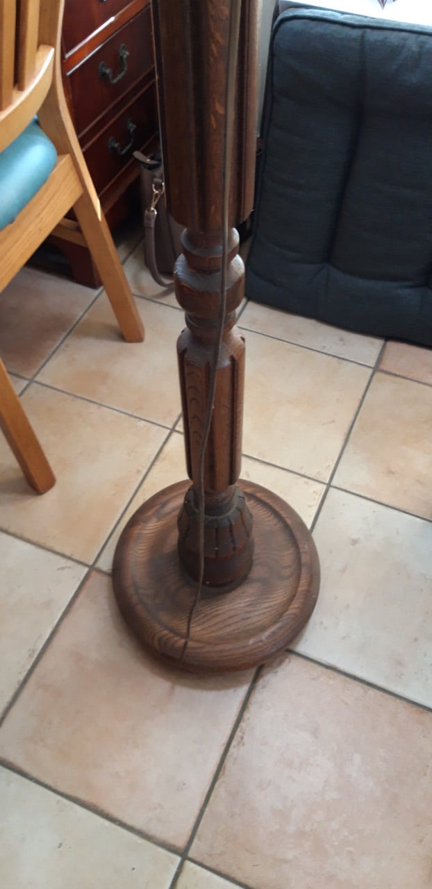 Staande houten lampe poot