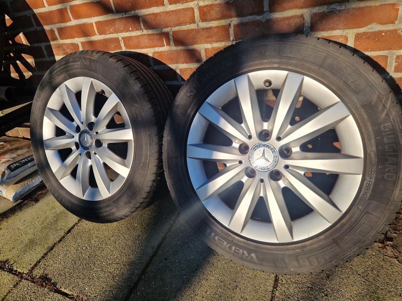 Originele Mercedes A-klasse velgen + banden (A180 2013)