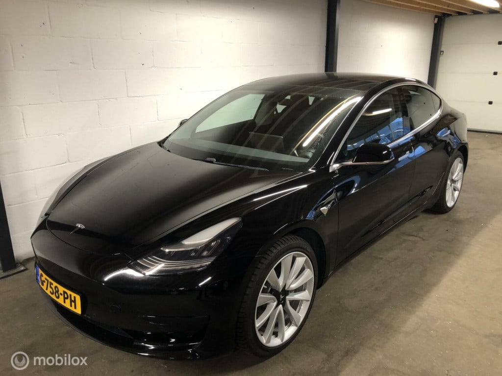 Tesla Model 3 standard rwd plus 60 kwh