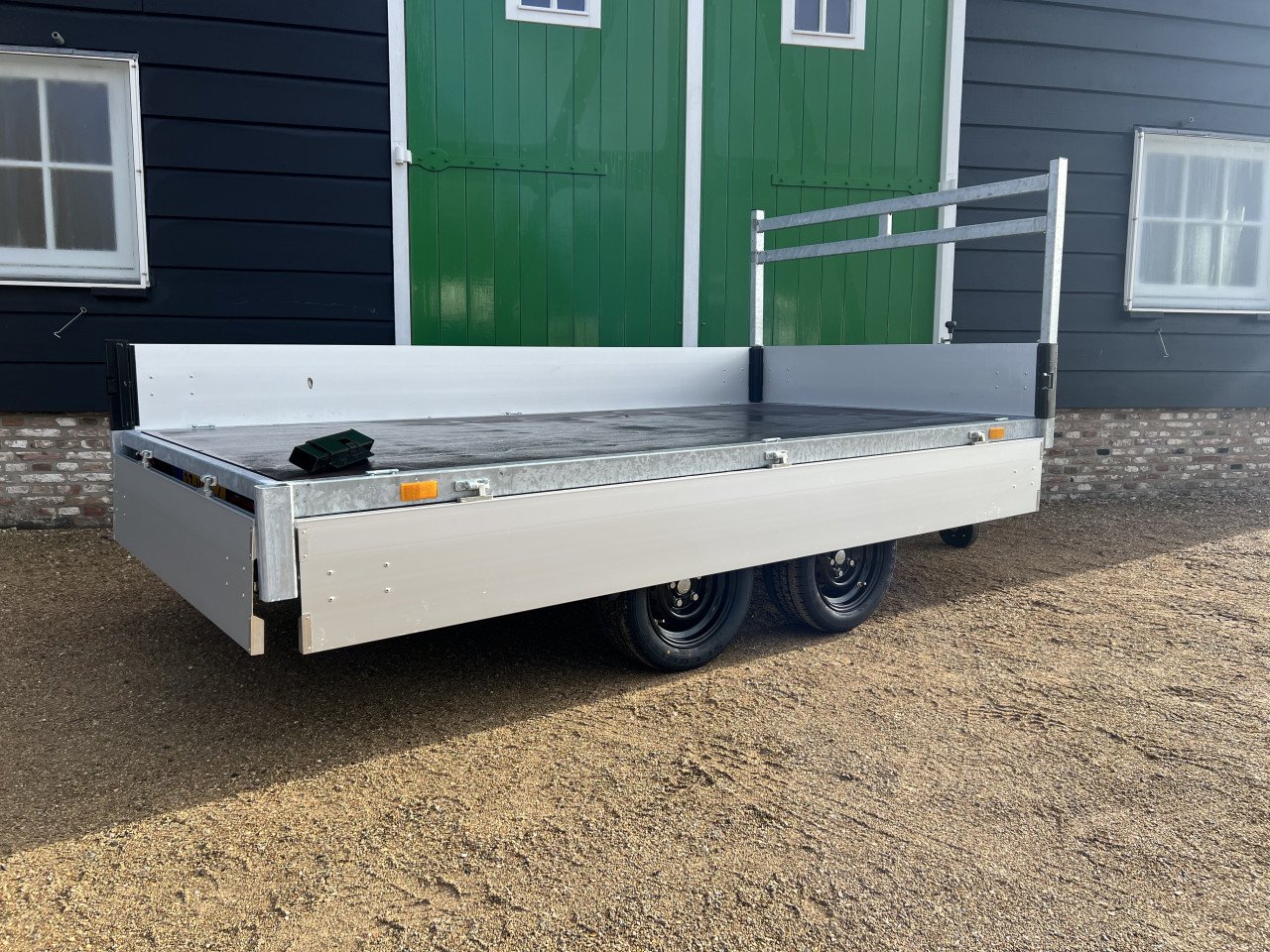 Nieuwe plateau aanhanger 314x188