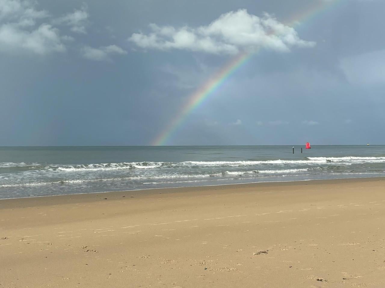 Te huur; fris Strandhuisje / slaapstrandhuisje in Dishoek