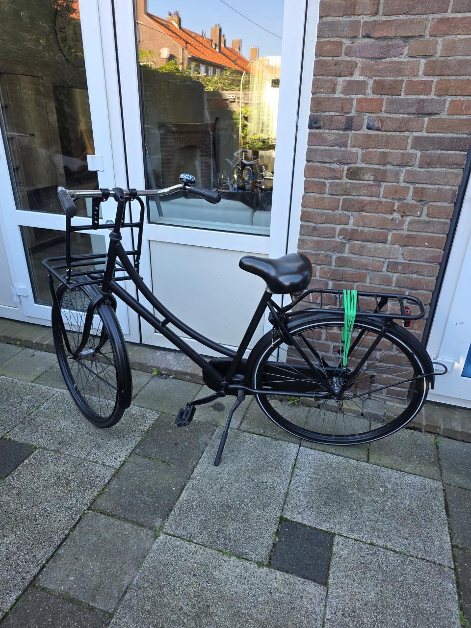 Dames fiets 28 inch-Nieuw voordrager- Nieuw slot-Fr.maat 54cm