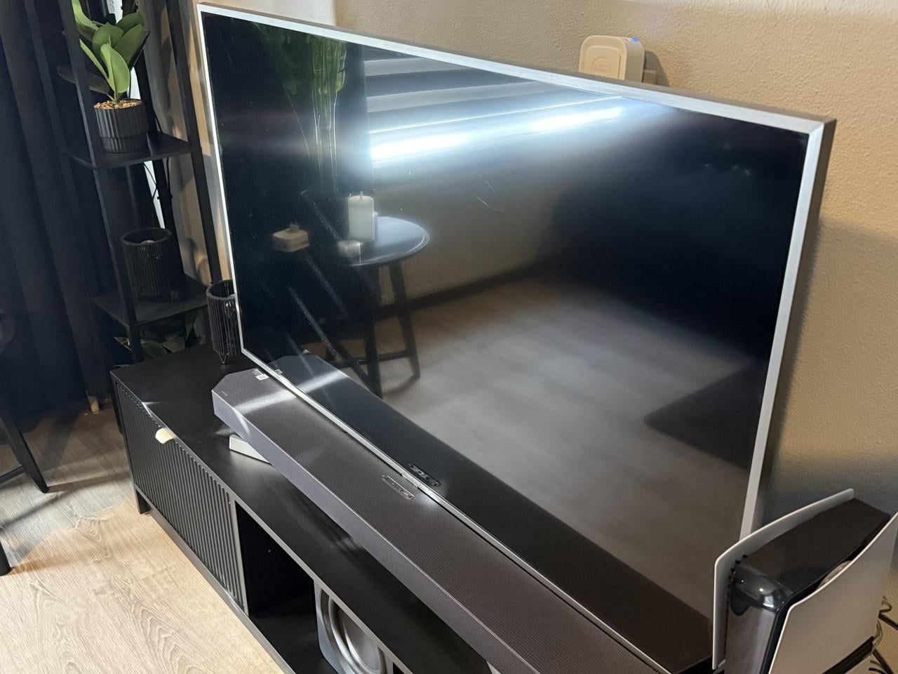 SAMSUNG 55 INCH SMARTTV