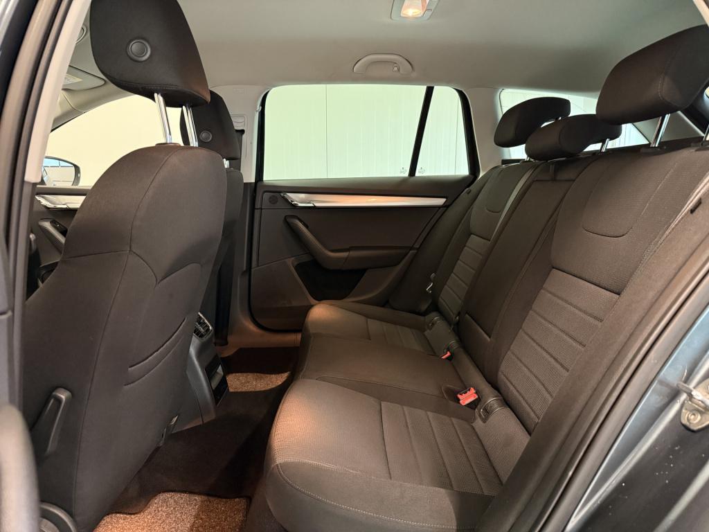 Skoda Octavia combi 1.8 tsi dsg 180pk greentech style business | navi | cru