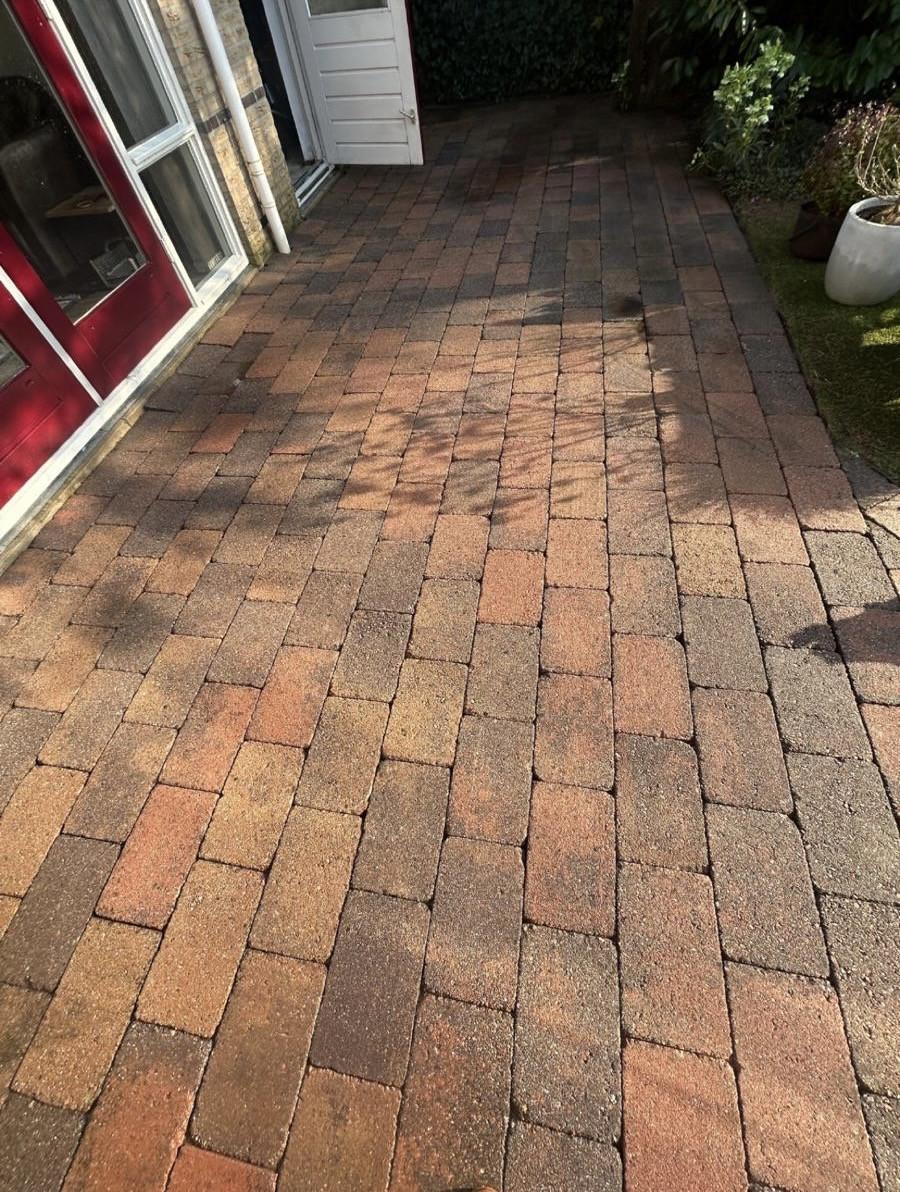 Terras, oprit of gevel vies? Wij maken het weer als nieuw!