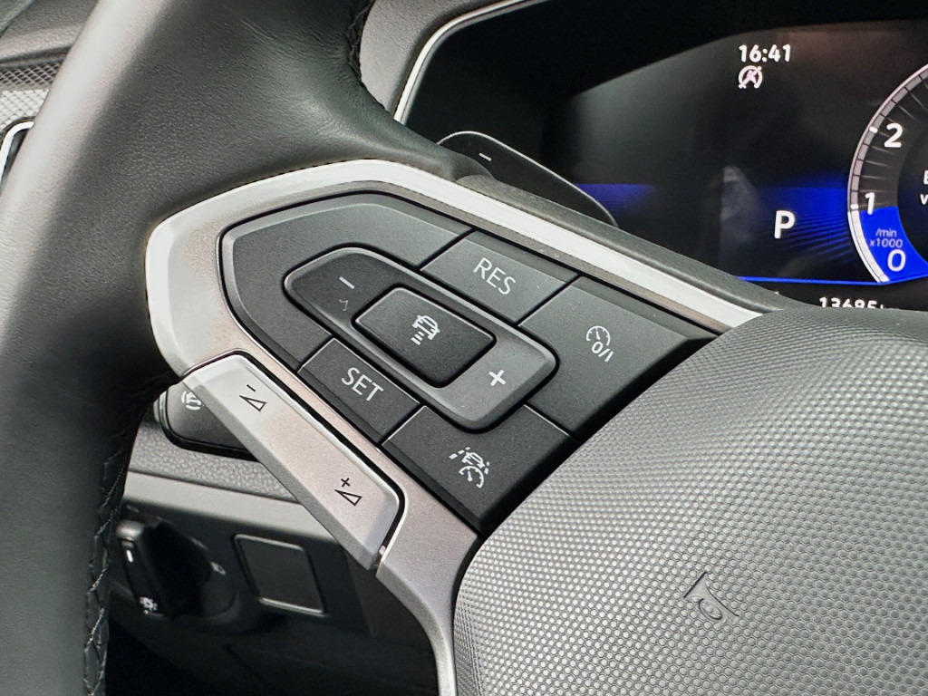 Volkswagen T-cross 1.5 tsi 150pk dsg r-line | camera | trekhaak | navi | iq