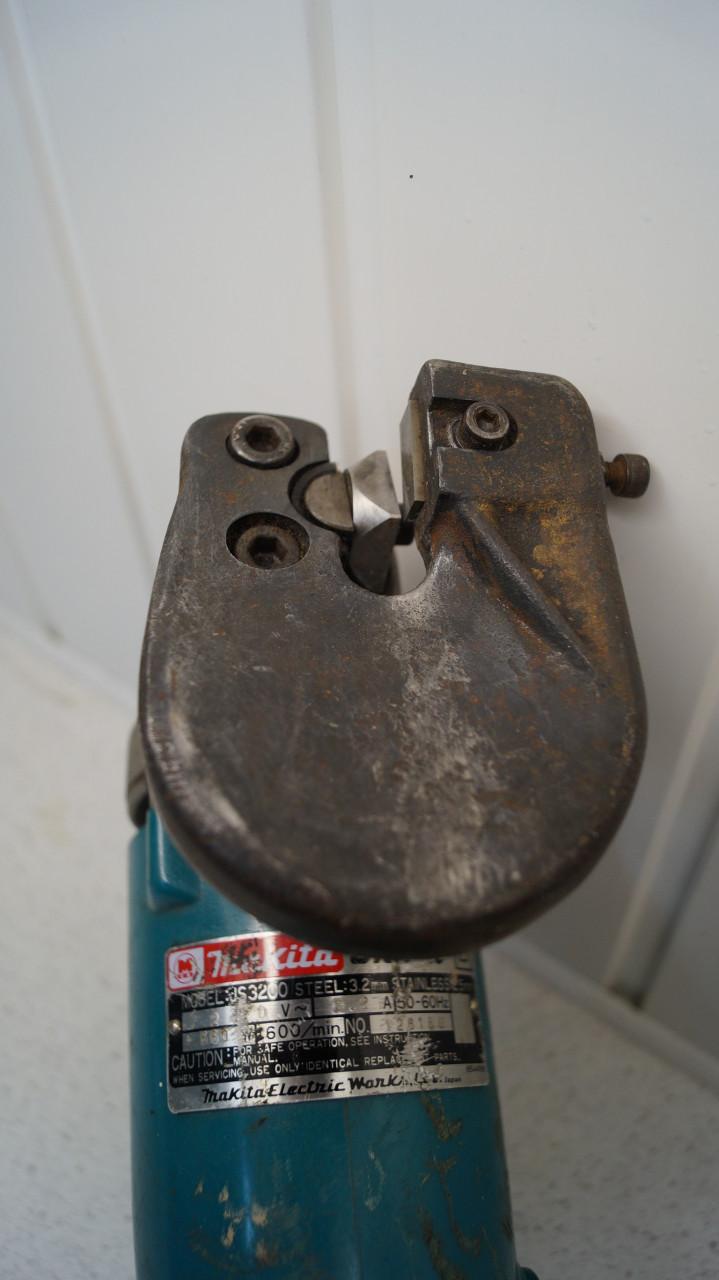 Makita JS3200 plaatstaal knipper.