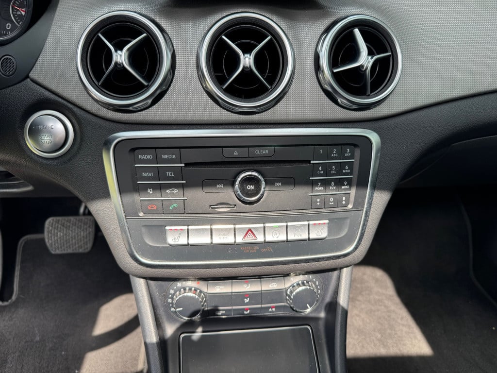 Mercedes-Benz Gla-klasse 180 business solution amg automaat / panoramadak ,