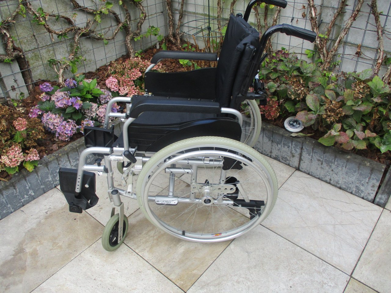 Zgan Excel 200 G5 opvouwbare lichtgewicht rolstoel met anti-lekbanden