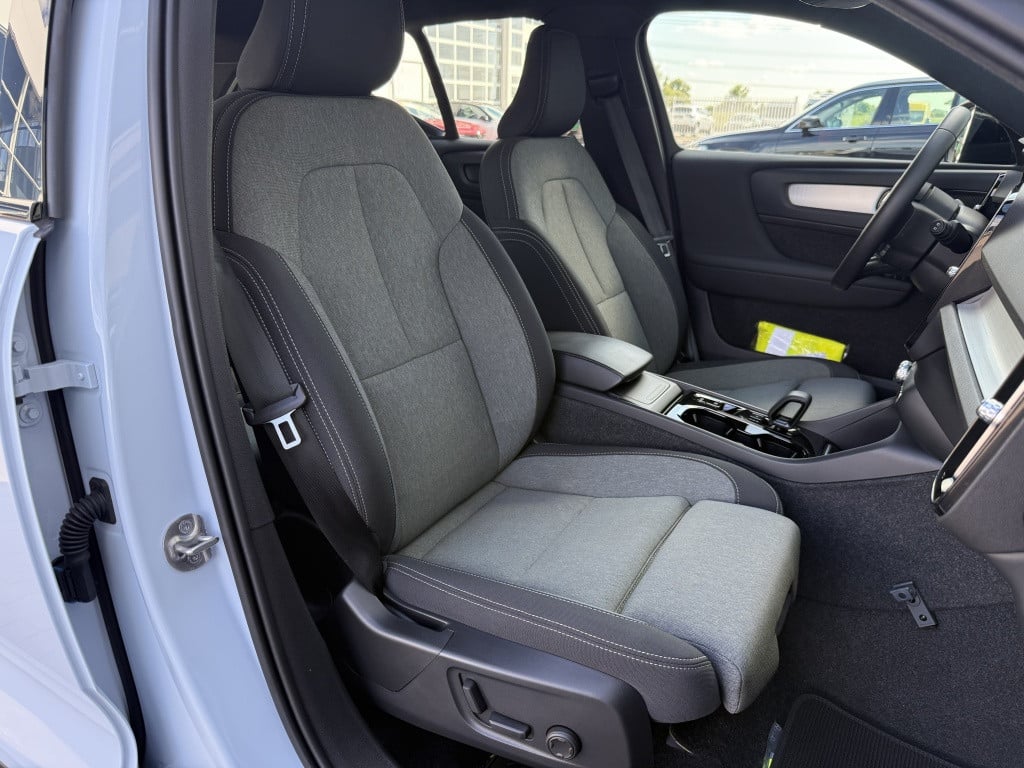 Volvo XC40 b4 197pk plus dark |adap.cruise| trekhaak | camera| elektrische