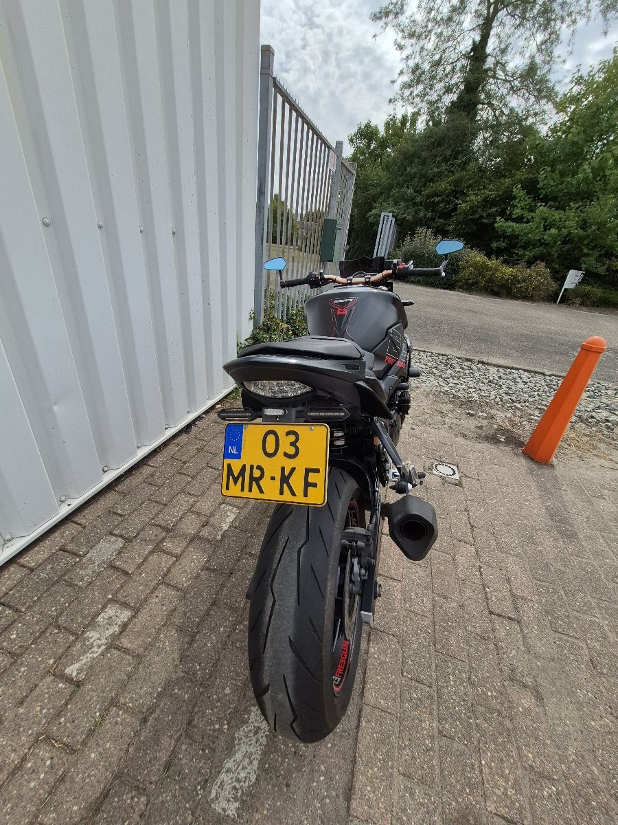 Suzuki GSR750 Freegun edition uit 2014