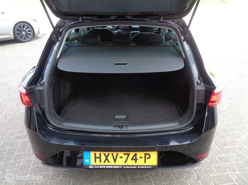 Seat Leon Sportstourer 1.5 tsi style business/airco/lm velgen/carplay/pdc/c