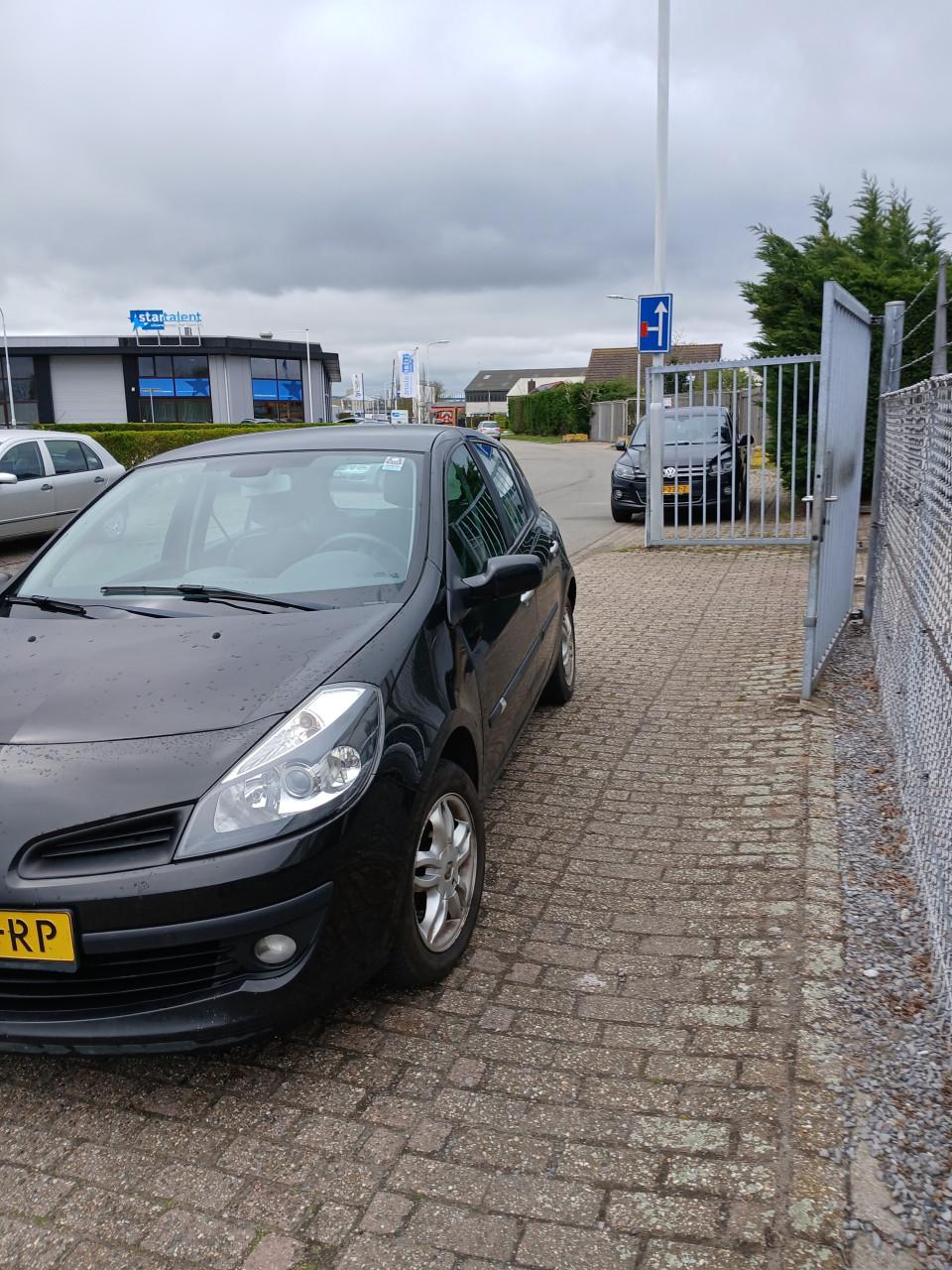 Renault Clio 4 deurs en trekhaak 13 maanden gekeurd