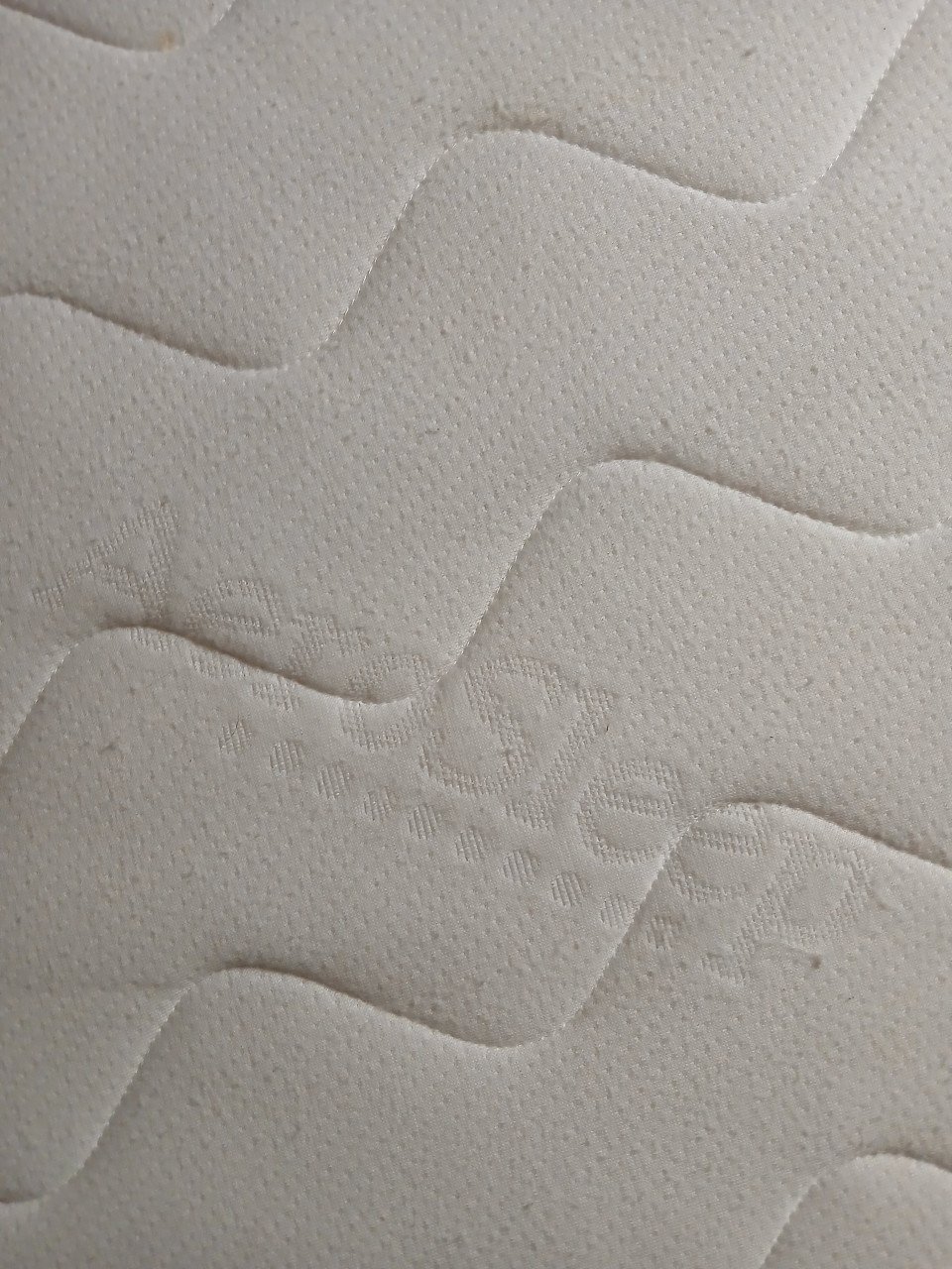 Aerosleep matras kinderledikantje met toebehoren.