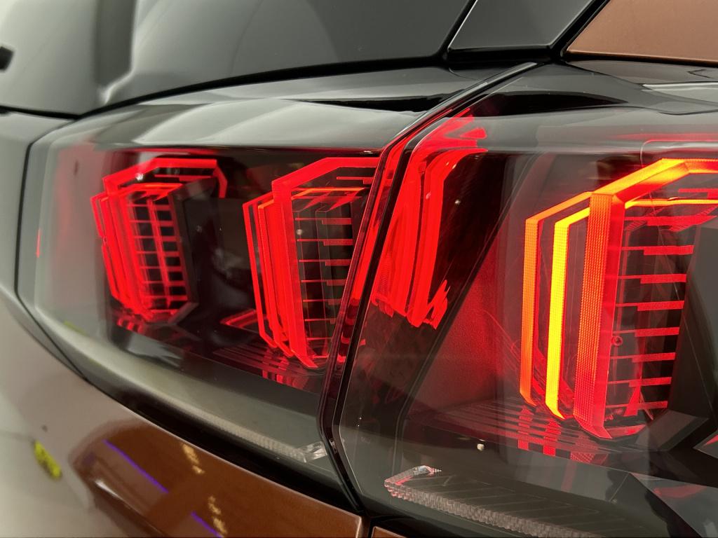 Peugeot 5008 180pk gt pack business | rijklaar | trekhaak | leer | adaptiev