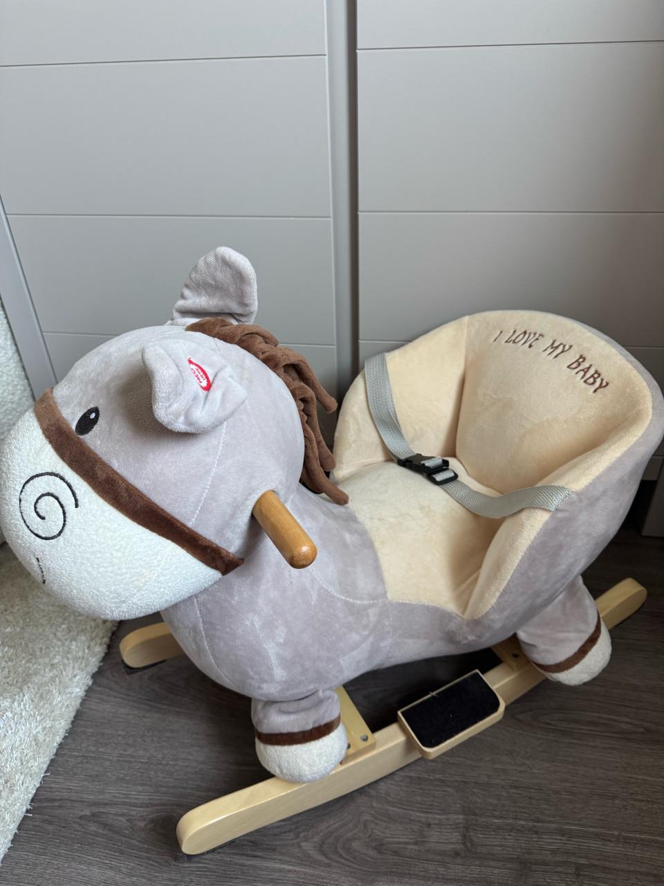 Baby peuter schommel dier in nieuwe staat.