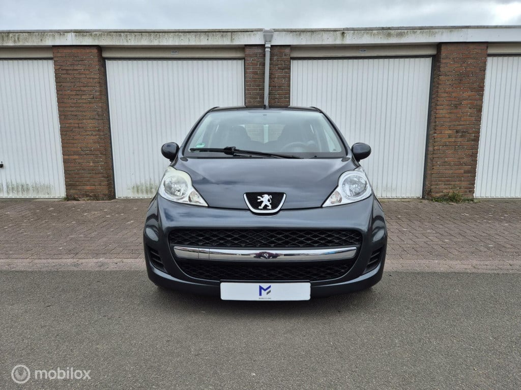 Peugeot 107 1.0 xs automaat / 5- deurs / airco / bluetooth