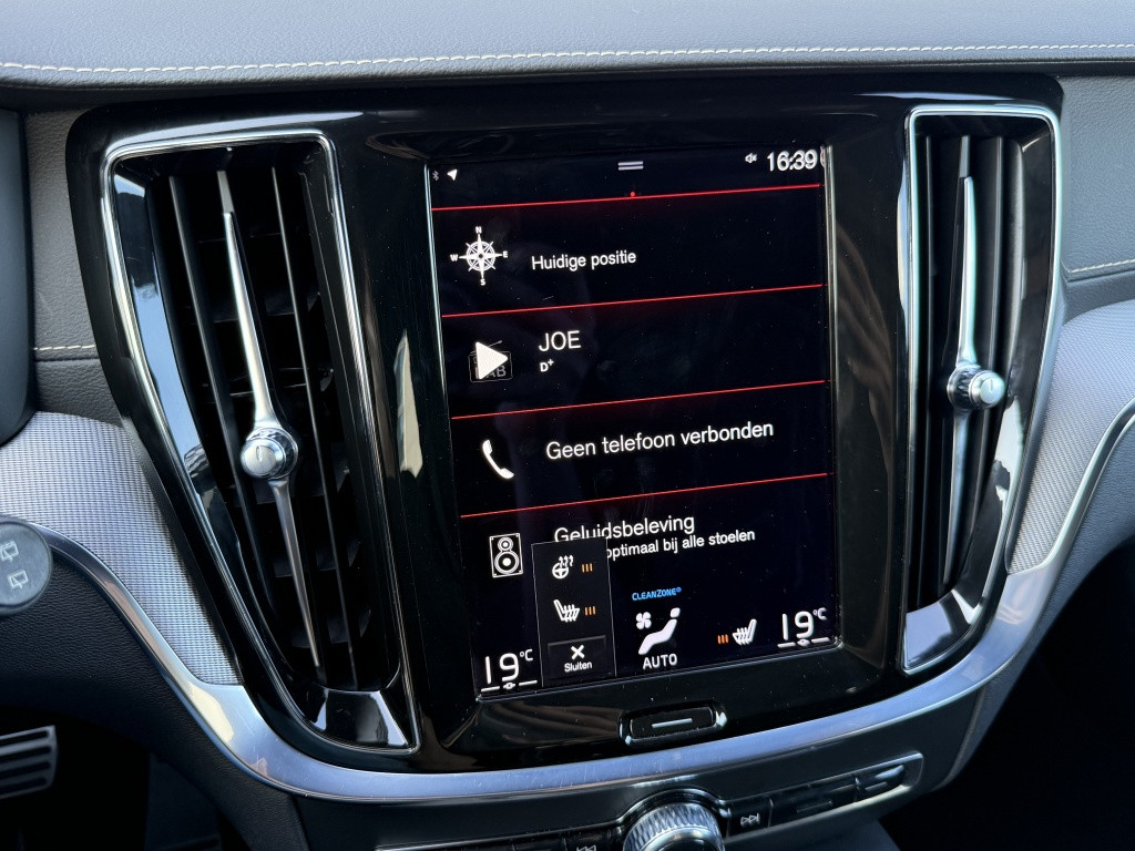 Volvo V60 v60 t6 340pk r-design| panodak| adap.cruise| 360camera| hud| key