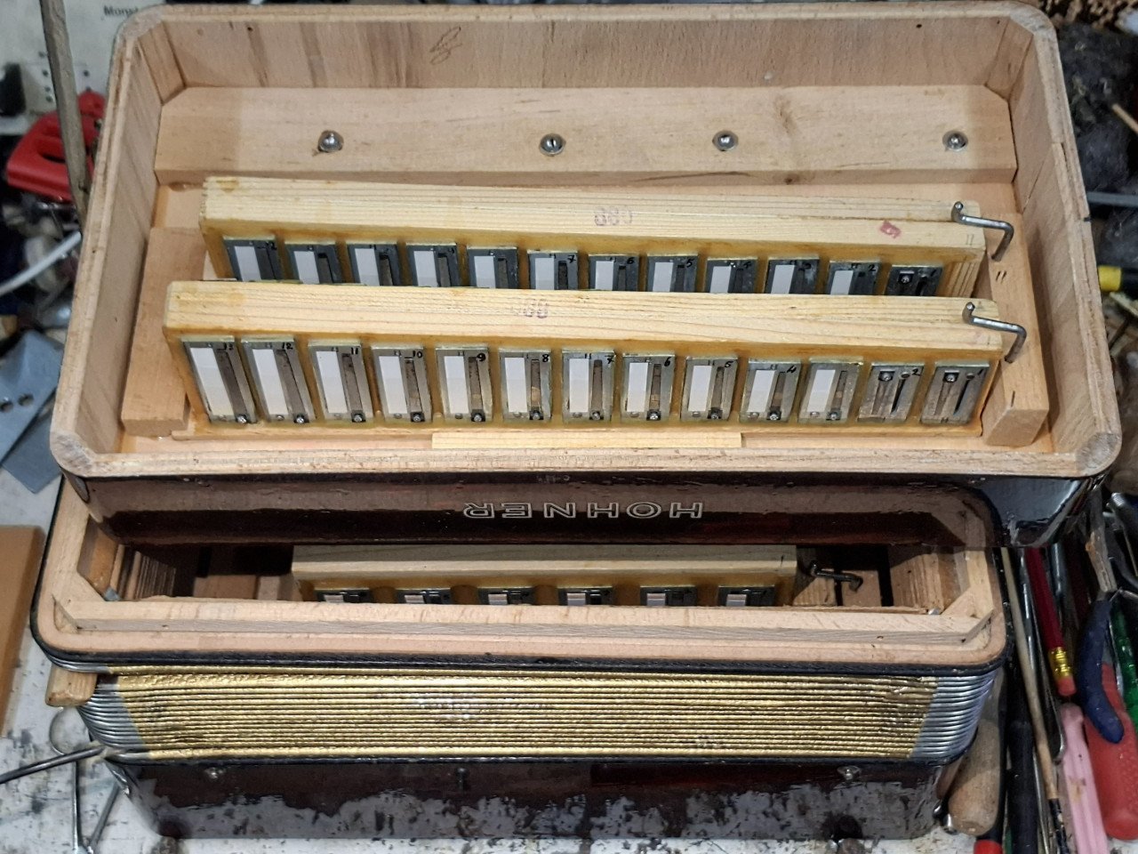 Accordeons stemmen/repareren