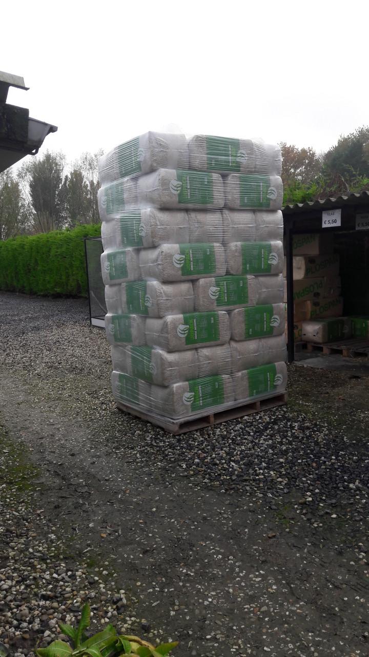 Grote keuze uit paardenvoer, paardenbenodigdheden, bodembedekking