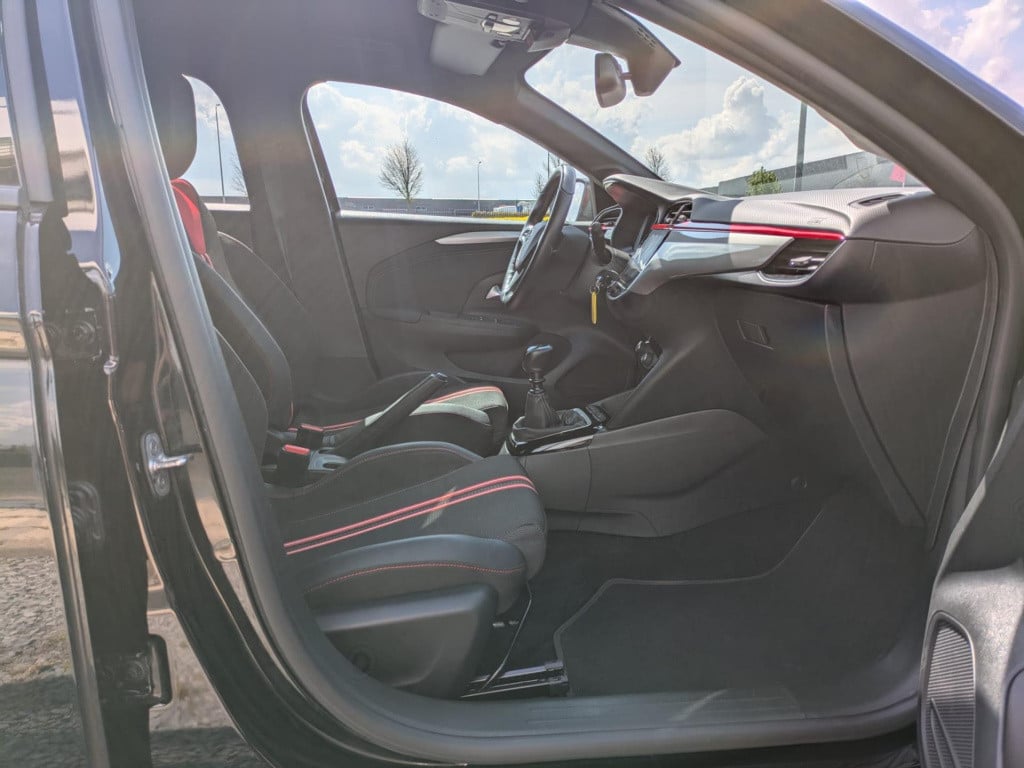 Opel Corsa 1.2 gs line | navigatie | cruise control | carplay | camera | la