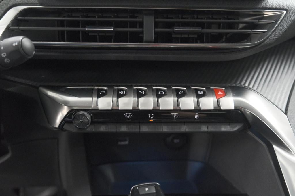 Peugeot 3008 puretech 130 eat8 style | camera | parkeersensoren | navigatie
