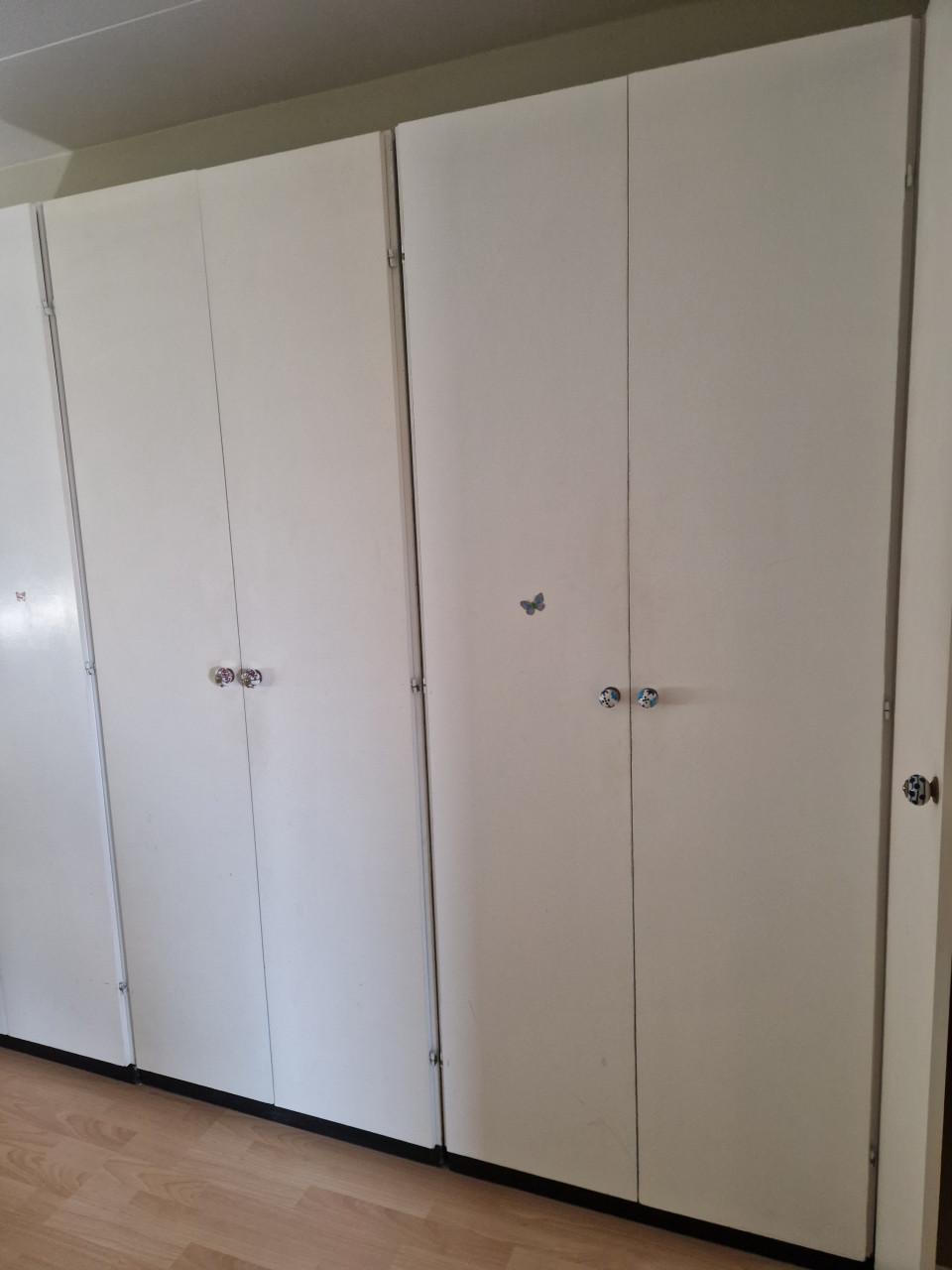 Gratis kasten, garage, kleding,schuur.