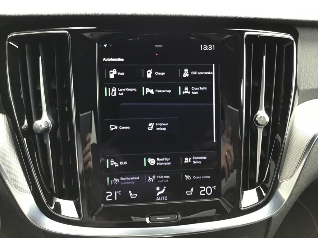 Volvo V60 2.0 t6 awd r. r-des. audio & park assist & climate line