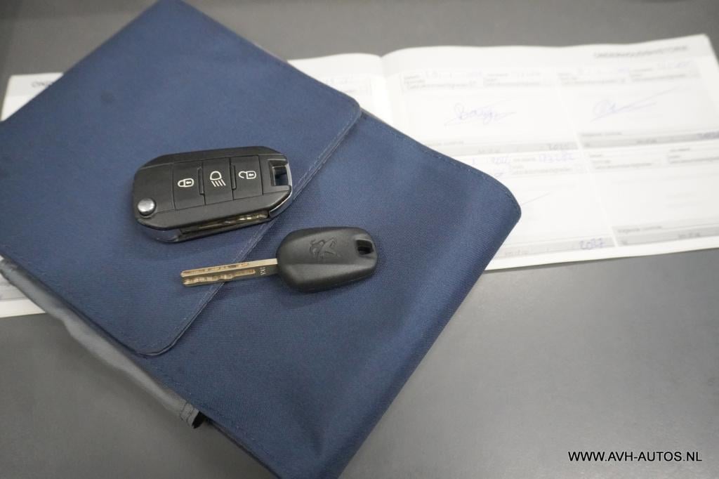 Peugeot 208 1.6 bluehdi blue lease