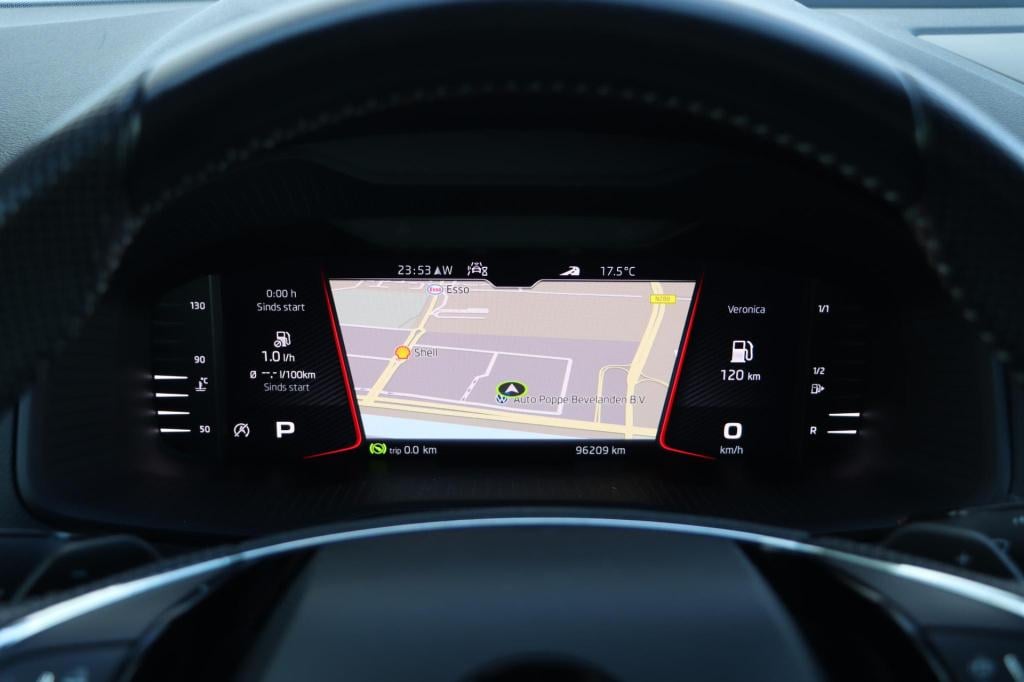 Skoda Karoq 1.5 tsi 150pk dsg7 sportline business | trekhaak | camera | car