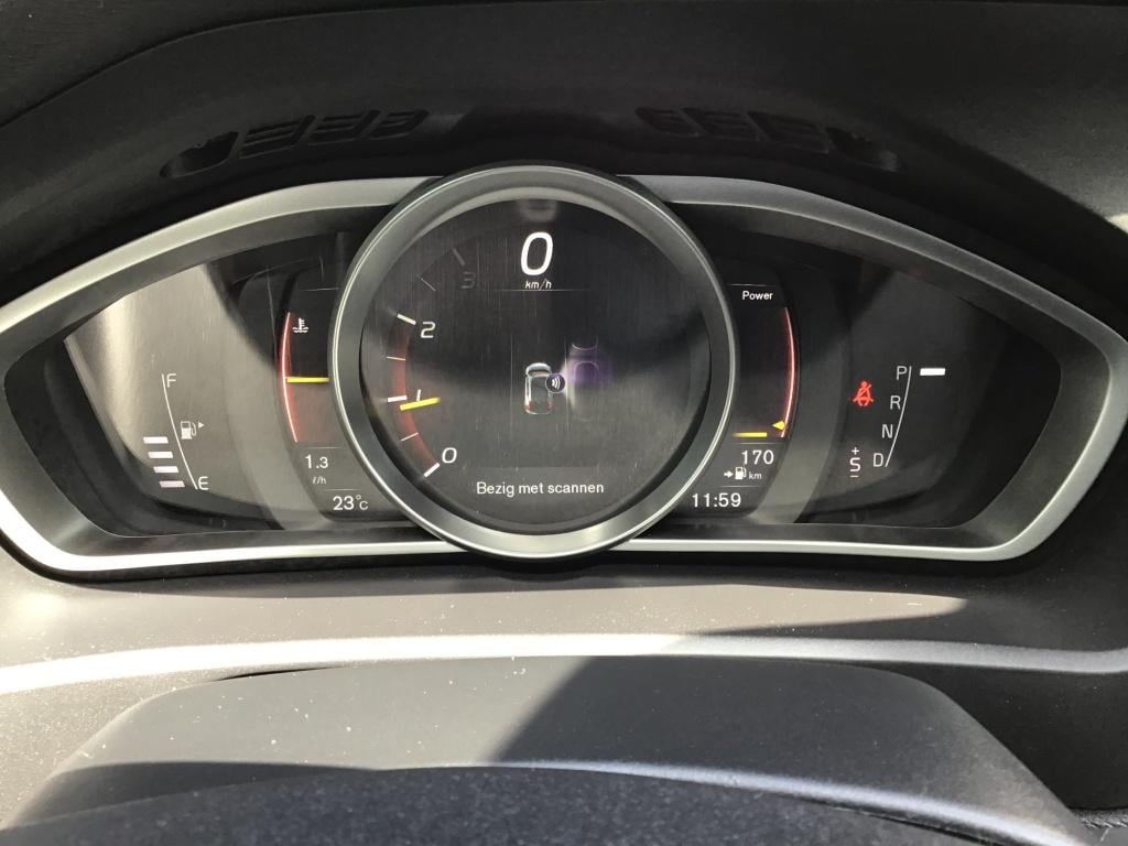 Volvo V40 t3 153pk aut6 polar+ sport| panodak| camera| trekhgaak| h&k soun