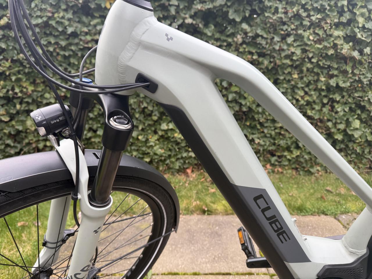 Cube Kathmandu Hybrid Pro 625