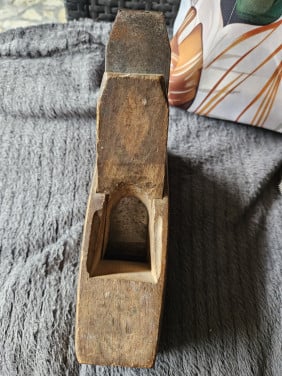 Leuke antieke massief houten blokschaaf met een scherp mes....