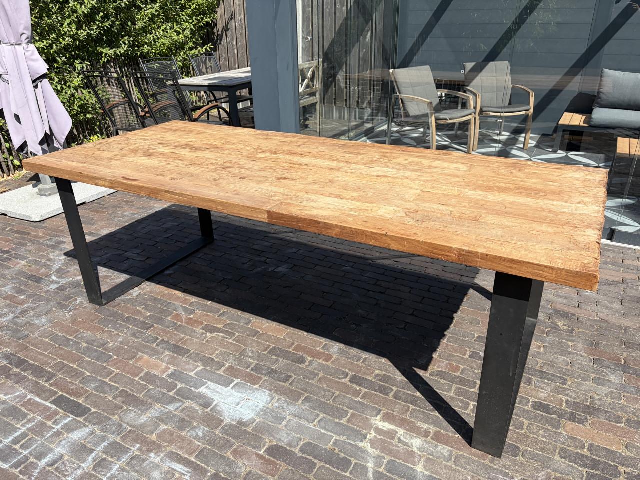 Eettafel Chunky Teak massief (240x100x77) stalen onderstel