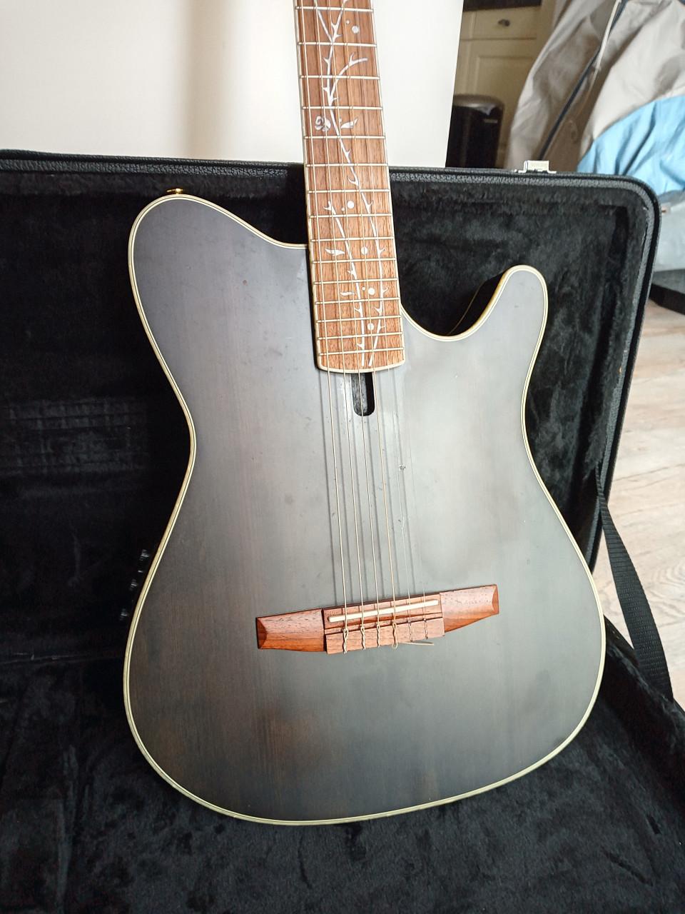 Te koop Ibanez TOD10N Tim Henson Sign. incl. nieuwe koffer