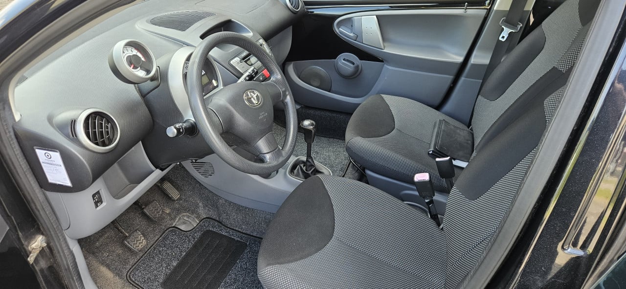 Zuinige TOYOTA AYGO 5drs AIRCO / NL AUTO / NAP
