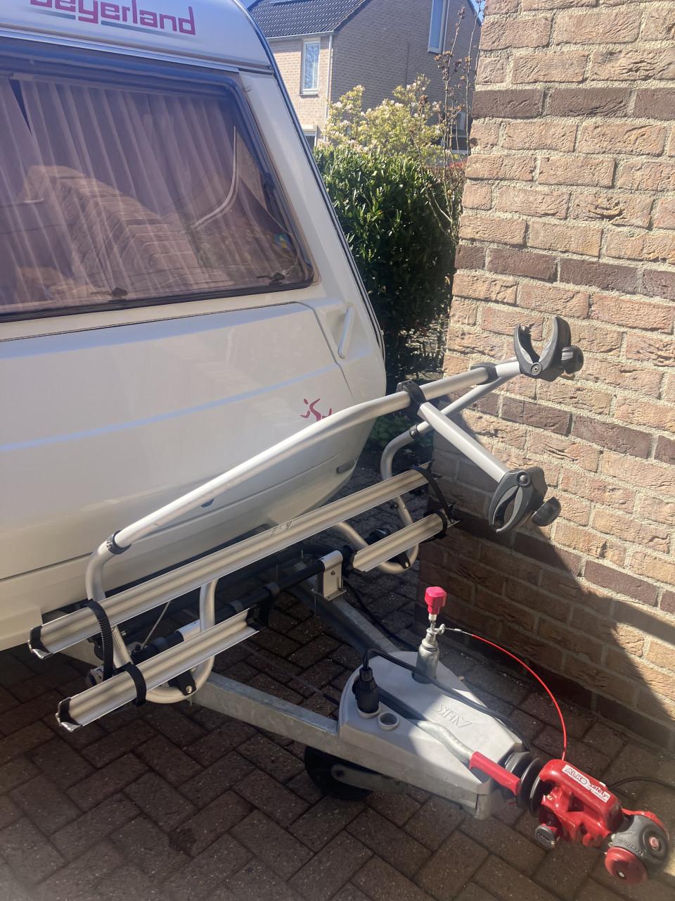 Te koop Beyerland caravan, 390-D sprinter LX (type 403b)