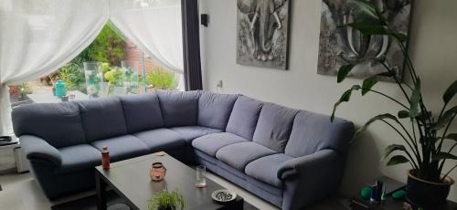 Hoekbank 3 hoek 3 stoffen bekleding 4a5 jaar oud nwpr € 2899,- vrpr € 389,-