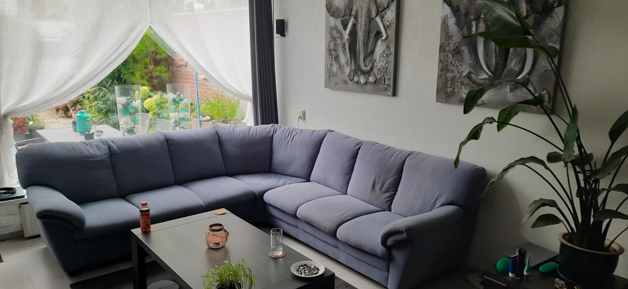 Hoekbank 3 hoek 3 stoffen bekleding 4a5 jaar oud nwpr € 2899,- vrpr € 389,-