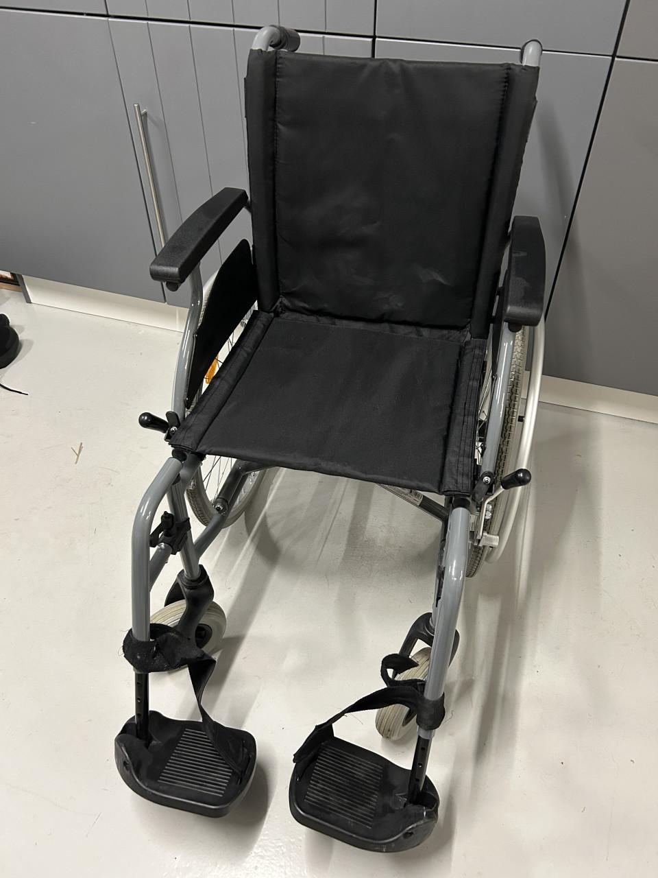 Te Koop Transport Rolstoel inklapbaar (geen luchtbanden)