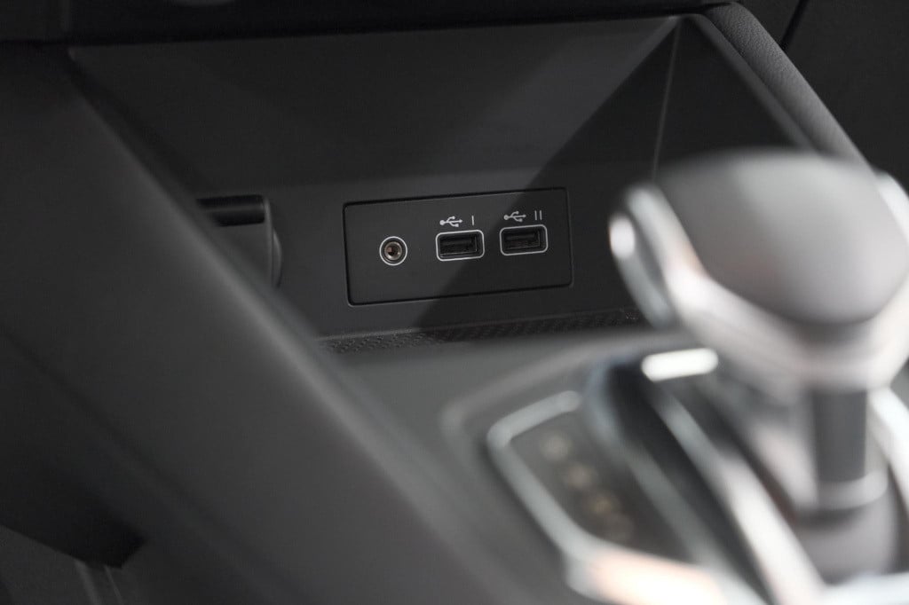 Renault Captur mild hybrid 140 edc techno | camera | 9.3 inch scherm | appl