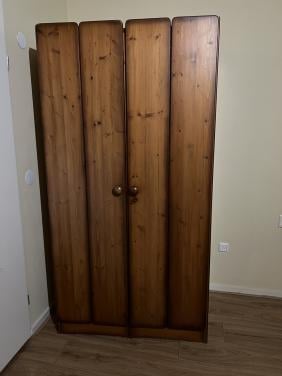 Massief houten kledingkast 200x100x60 cm.