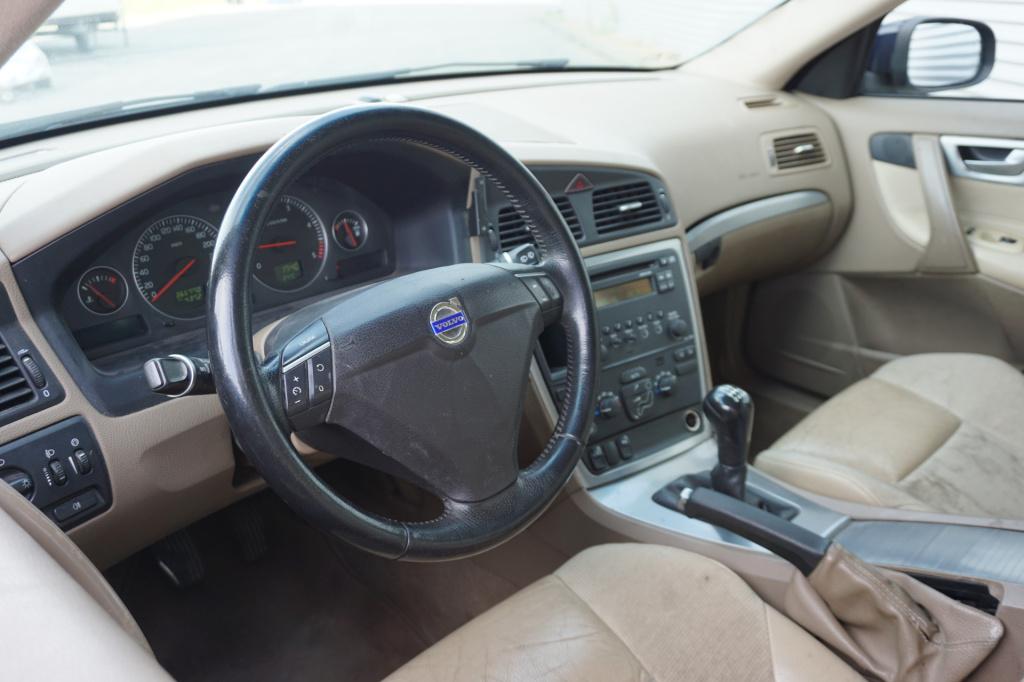 Volvo V70 2.4d edition airco / cruise / elektr. ramen / trekhaak / lm velge