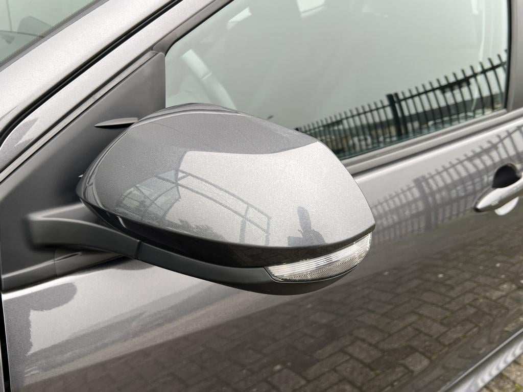 Toyota Yaris 1.5 hyb. 115 first | stoelverwarming | all seasonbanden