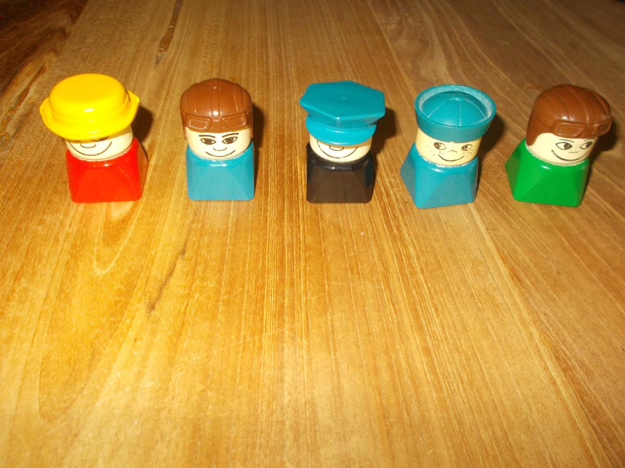 Lego Duplo - Auto's, bootje, figuren, benzine pomp, etc.