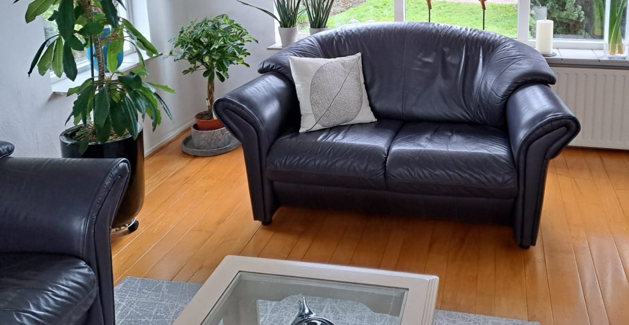 2 banken, salontafel + kast