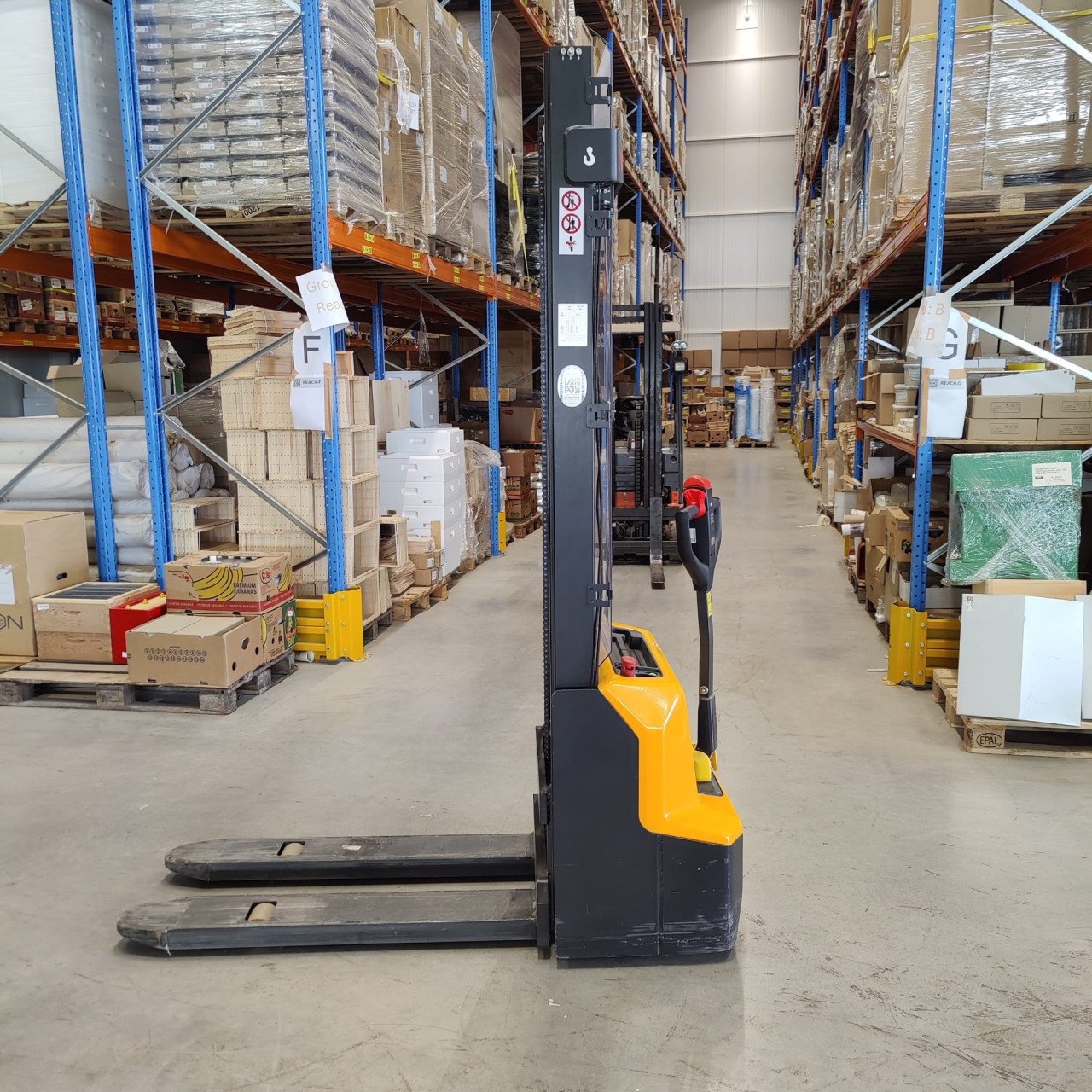 Vol-elektrische stapelaar 1200 kg – zo goed als nieuw