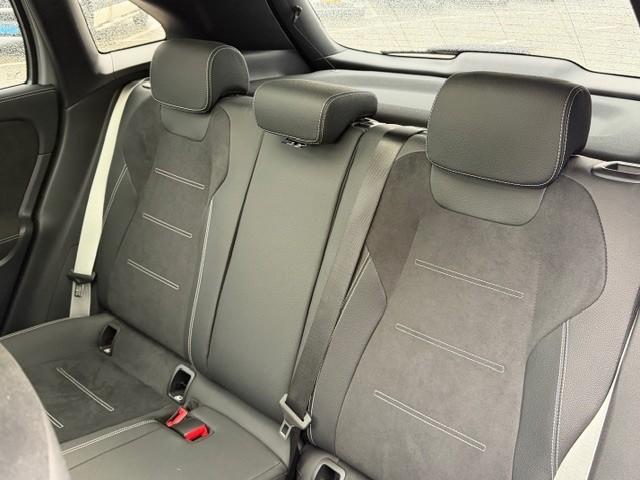 Mercedes-Benz Gla-klasse 180 amg line i 2025 i panorama dak i manufaktur al